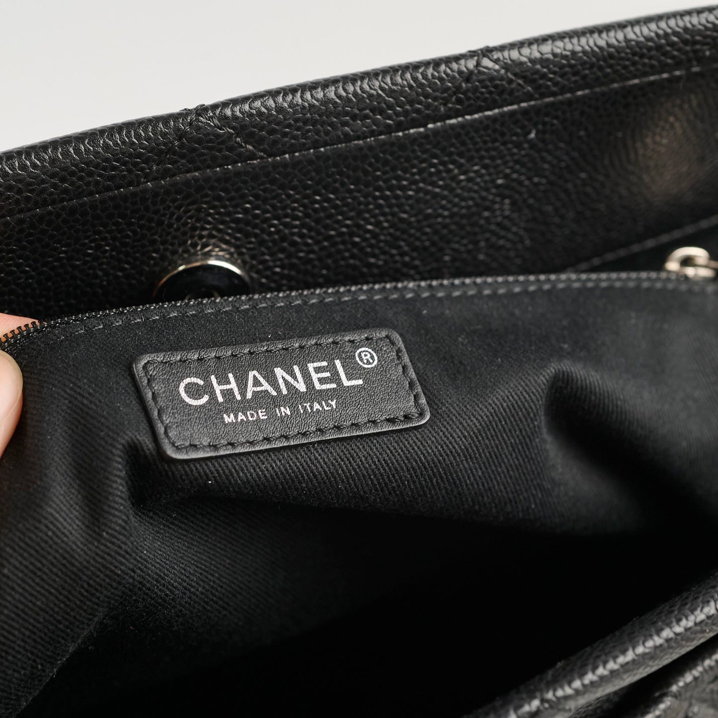 Chanel CC Logo Caviar Black Shoulder Bag - Series 17
