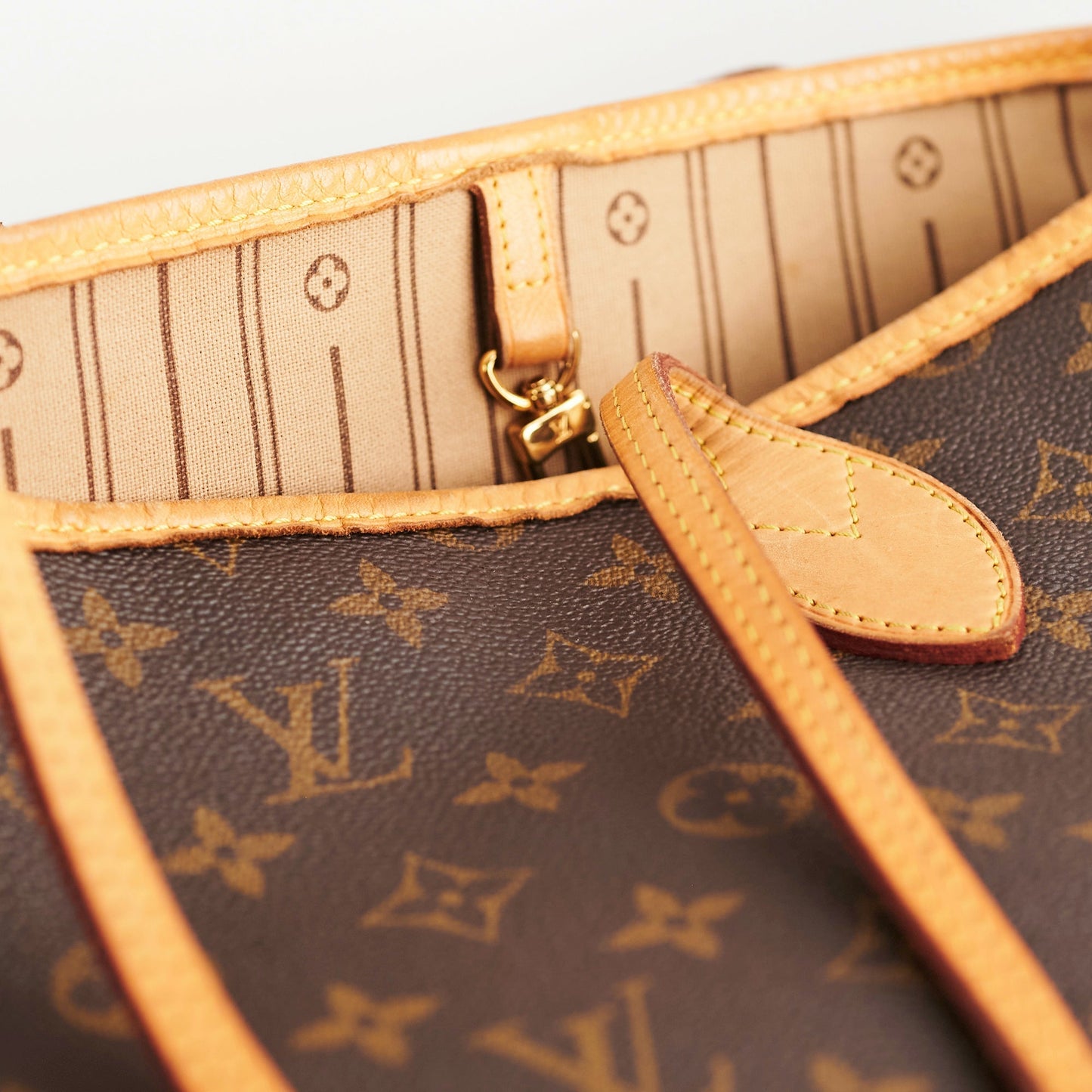 Louis Vuitton Neverfull GM Monogram Shoulder Bag