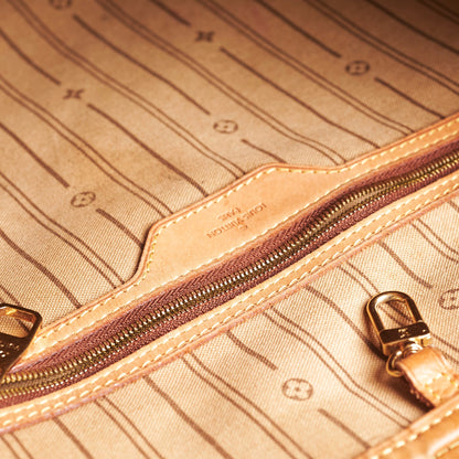 Louis Vuitton Monogram Shoulder Bag