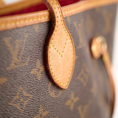 Louis Vuitton Neverfull MM Monogram Shoulder Bag
