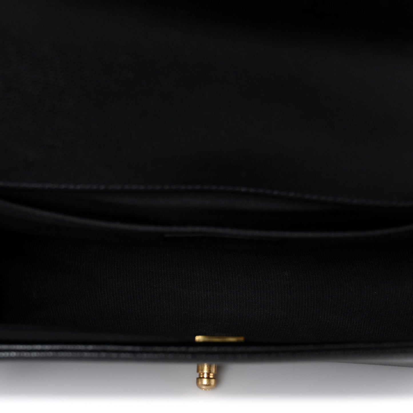 Caviar Quilted Medium Boy Flap Black
