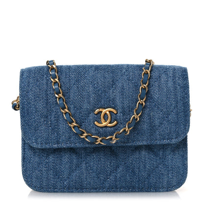 Denim Quilted CC Pearl Crush Clutch With Chain Blue