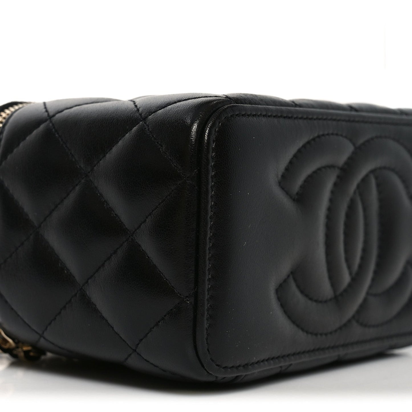 Lambskin Quilted Pearl Crush Small Vanity Case With Chain Black