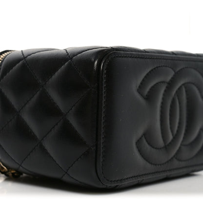 Lambskin Quilted Pearl Crush Small Vanity Case With Chain Black
