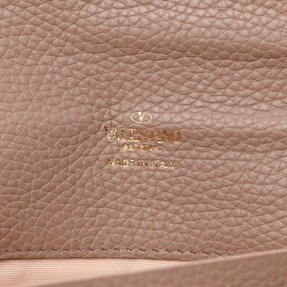 Pebbled Calfskin Rockstud Flip Lock Wallet On Chain Poudre