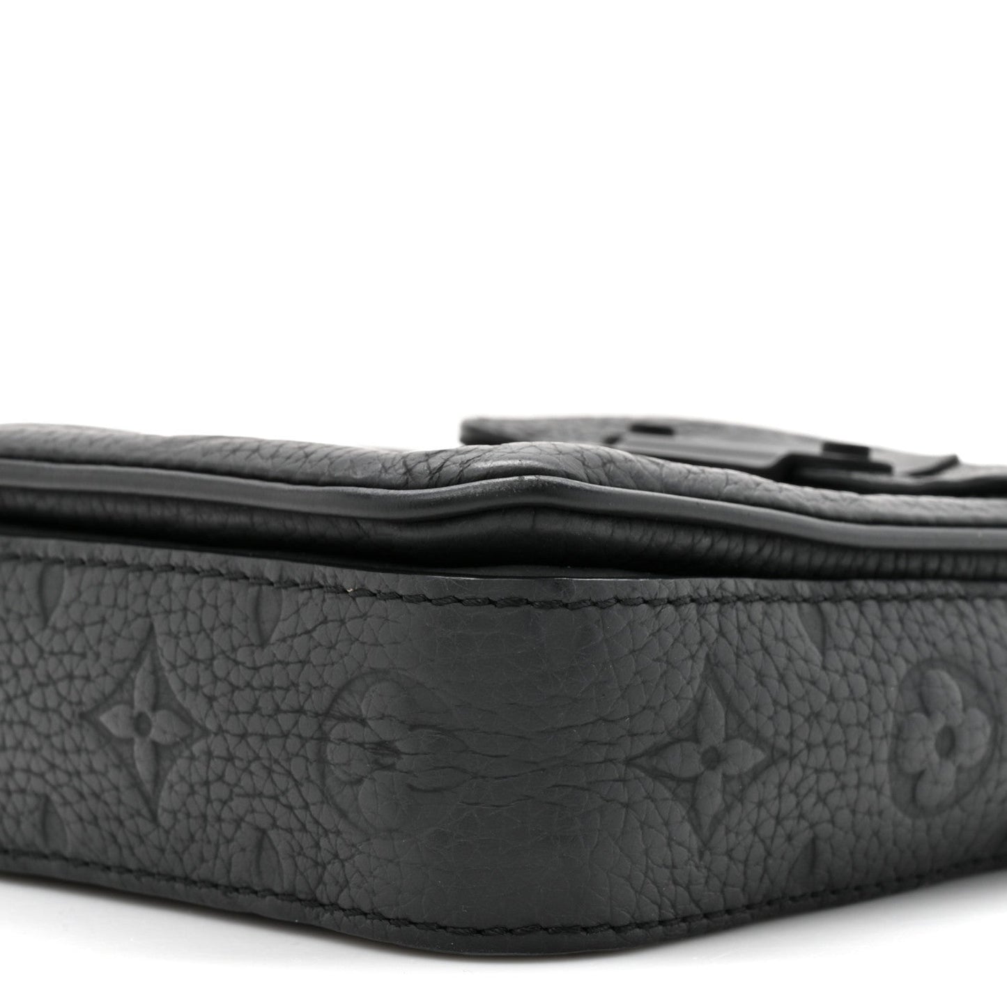 Taurillon Monogram S Lock Wearable Wallet Black