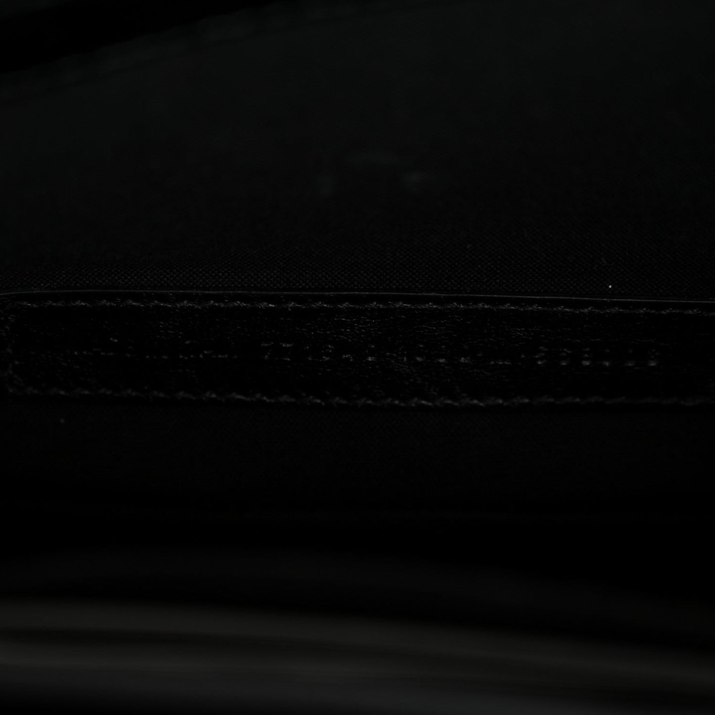 Agneau Arena Monochrome Small Le Cagole Sling Bag Black