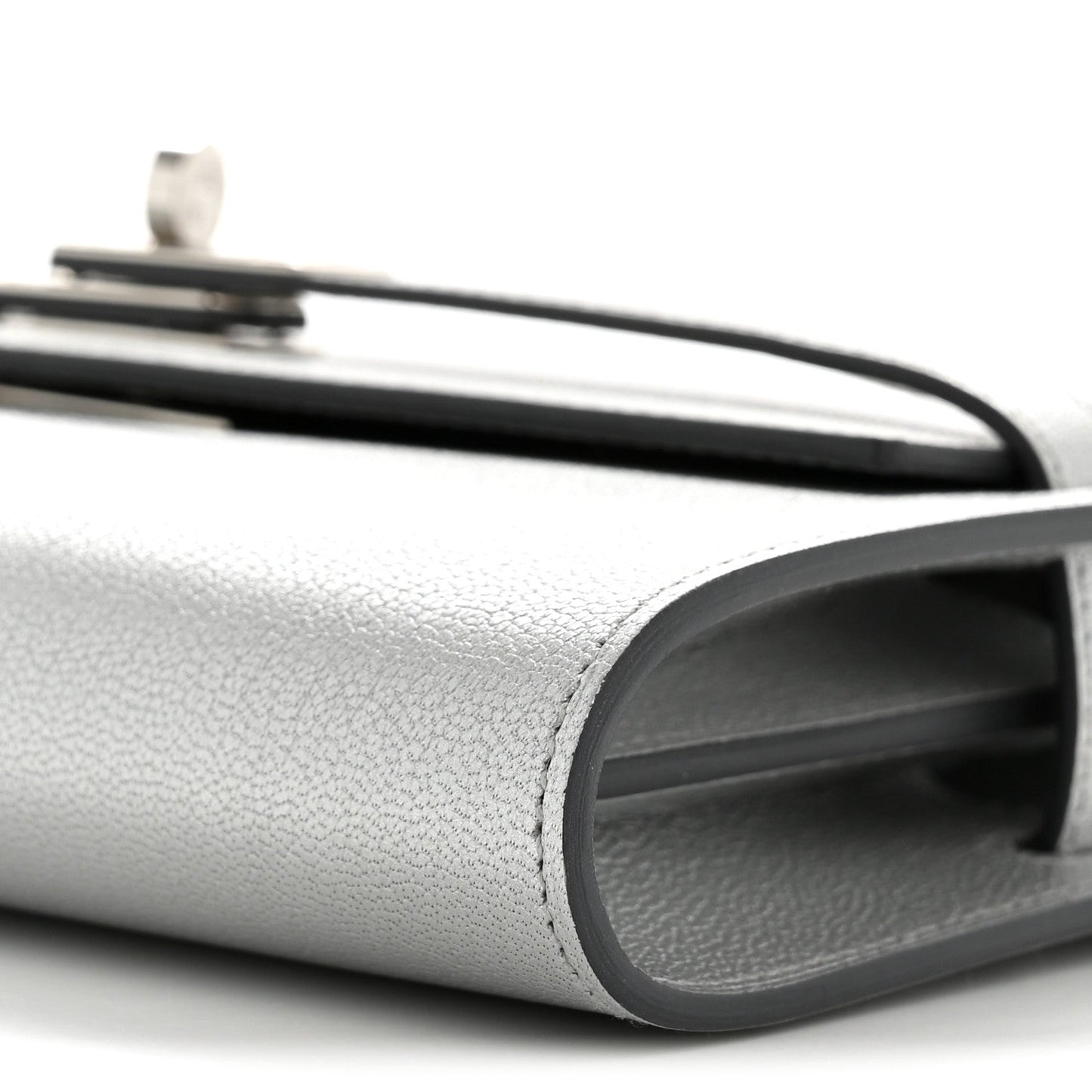 Metallic Chevre Chamkilight Kelly Wallet To Go Argent