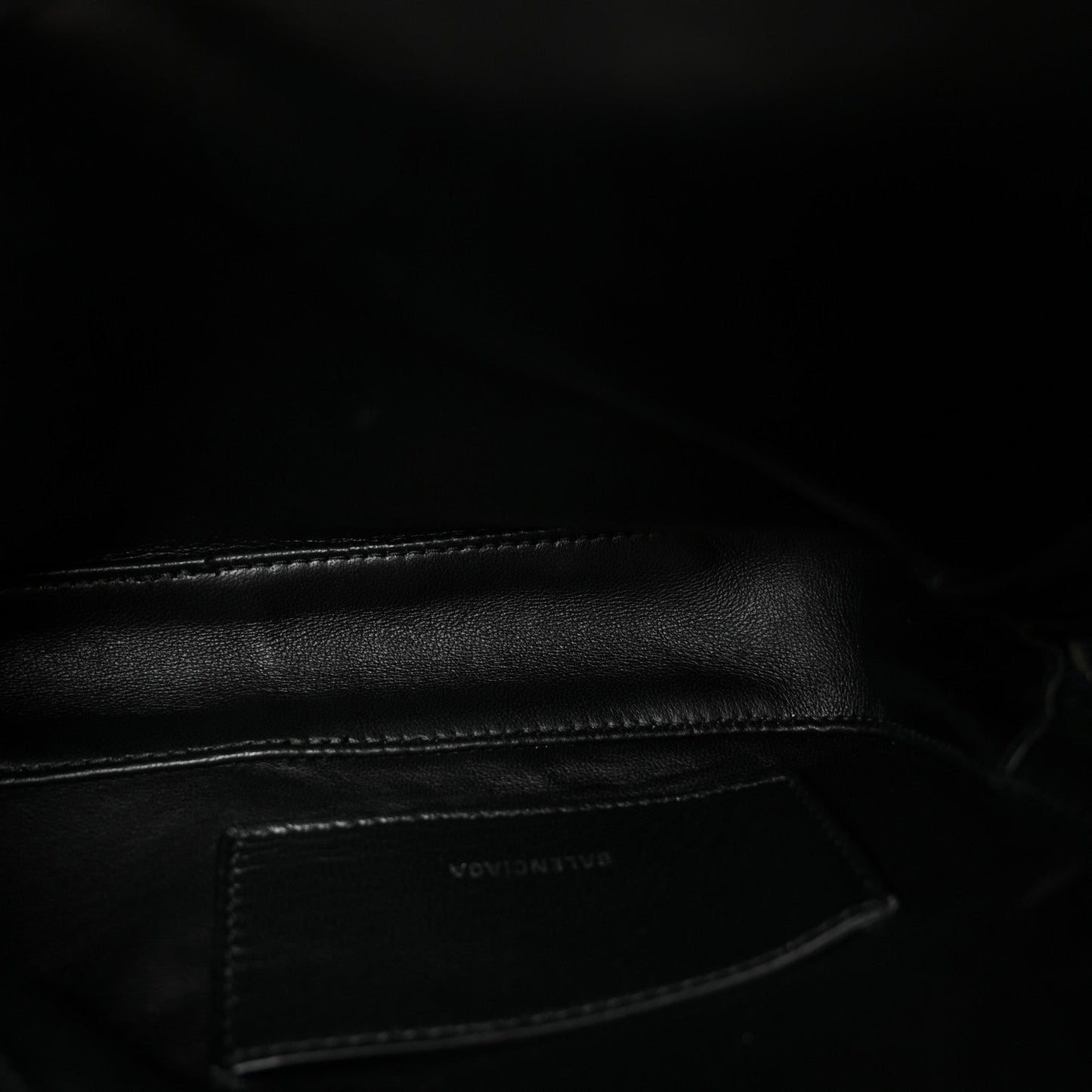 Calfskin Triangle Pouch M Bleu Canopee