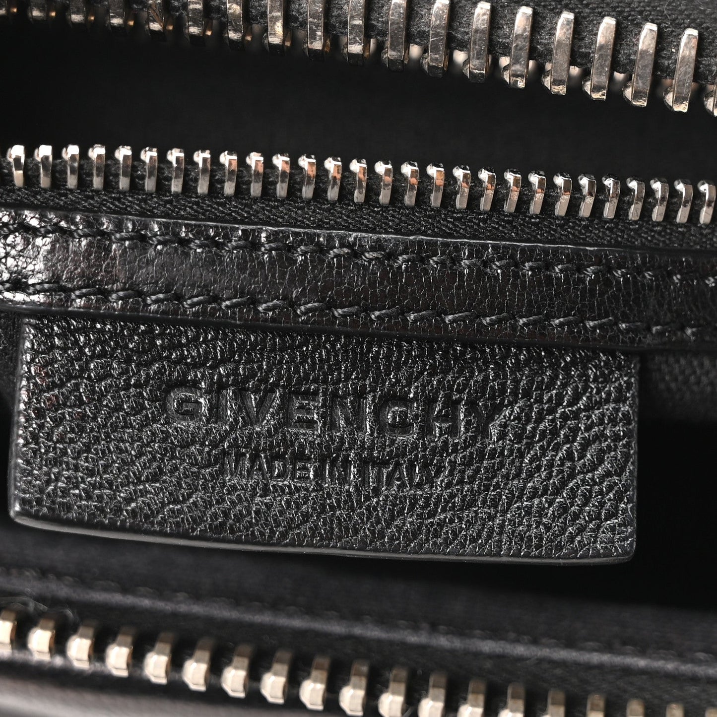 Sugar Goatskin Medium Antigona Black