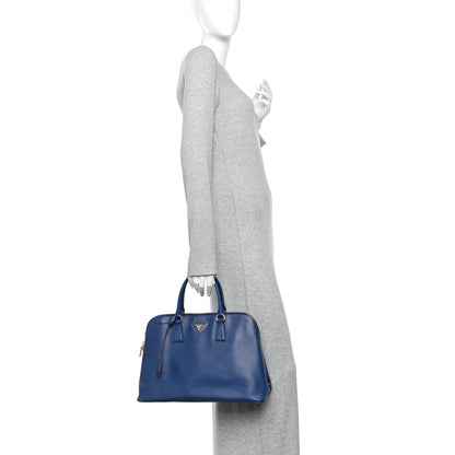 Saffiano Lux Medium Promenade Tote Bluette