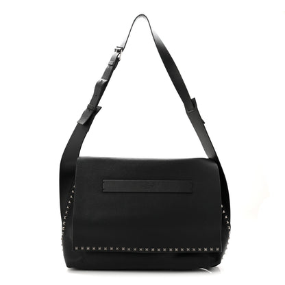 Pebbled Calfskin Rockstud Messenger Black
