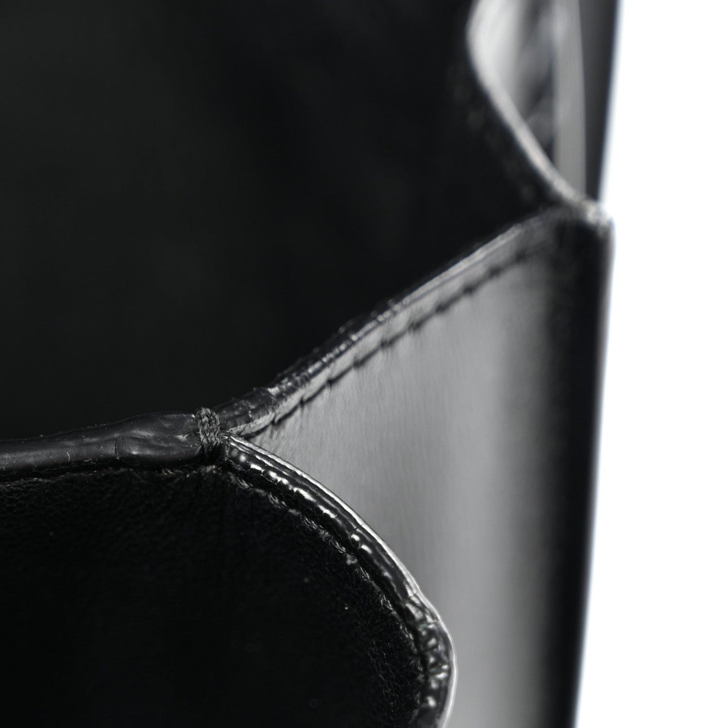 Box Calfskin Medium Classic Box Flap Bag Black