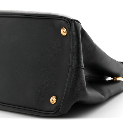 Saffiano Medium Galleria Double Zip Tote Black