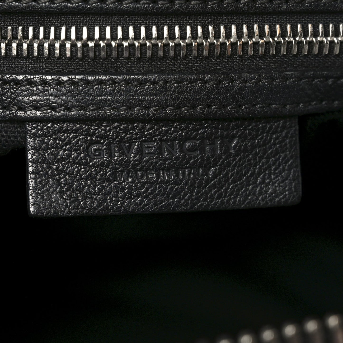 Sugar Goatskin Medium Antigona Black