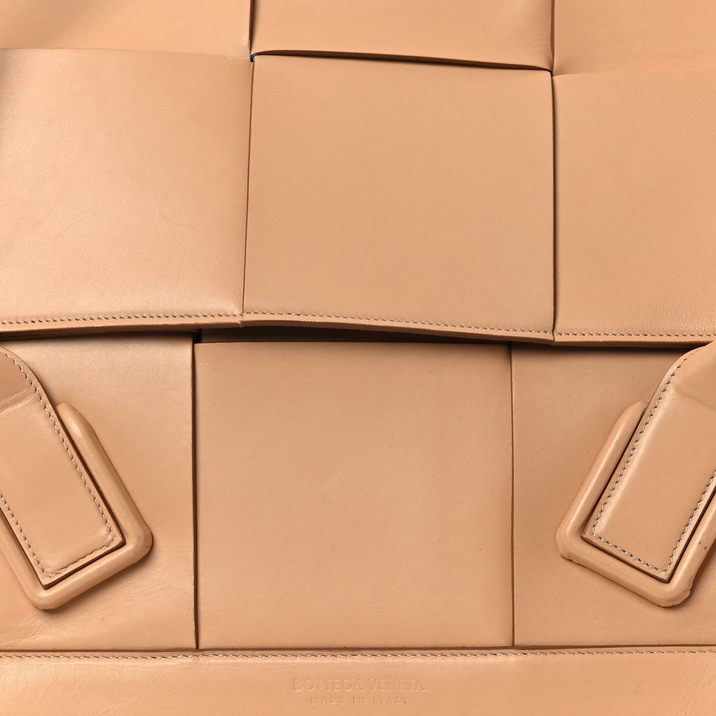 Grained Calfskin Maxi Intrecciato Medium Arco Nude