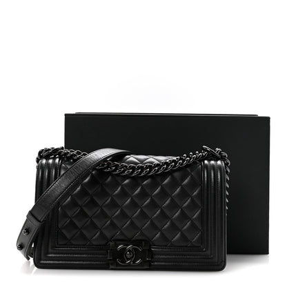 Caviar Quilted Medium Boy Flap So Black