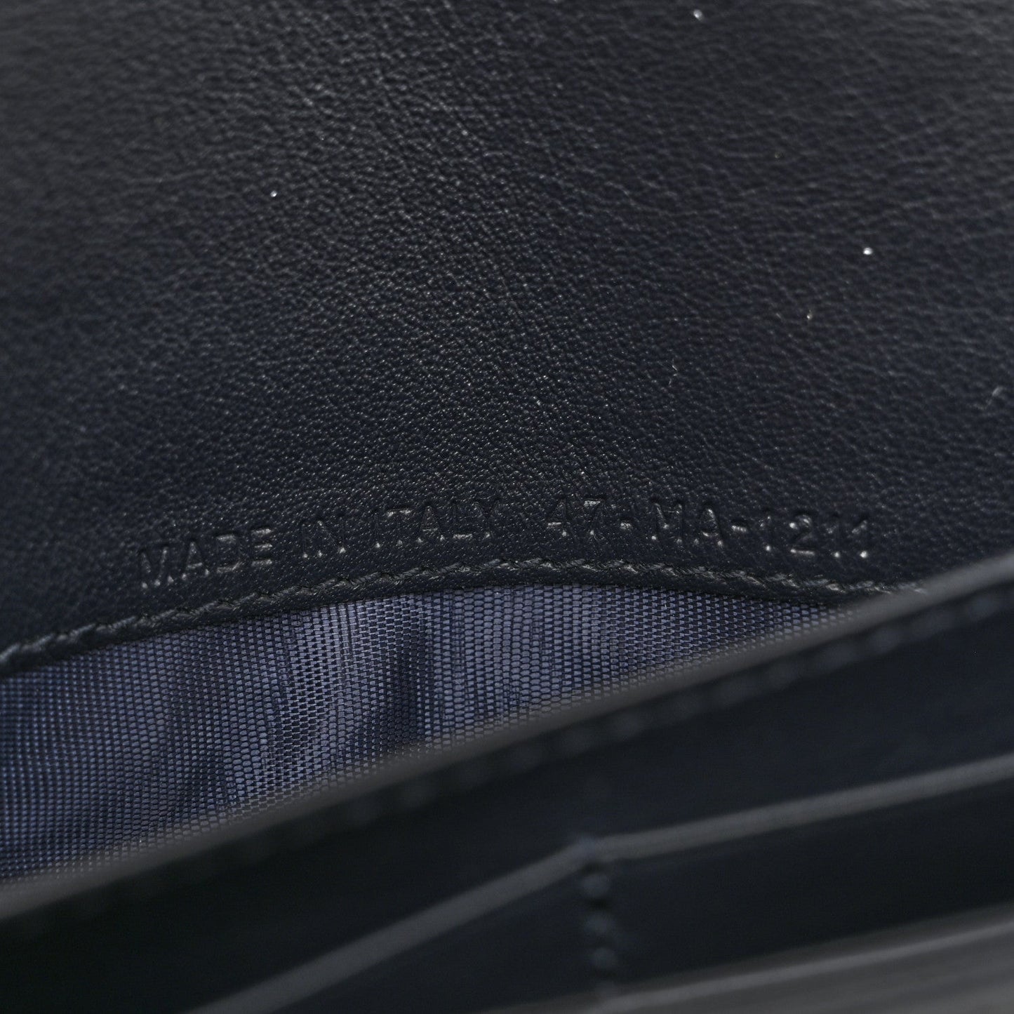 Oblique Saddle Chain Long Wallet Blue