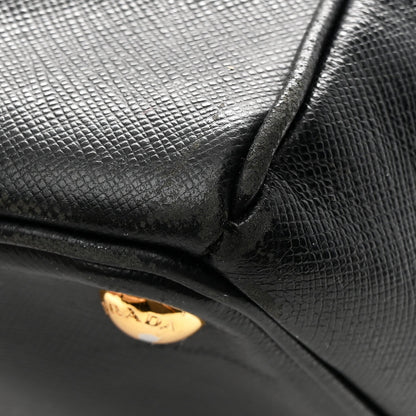 Saffiano Medium Galleria Double Zip Tote Black