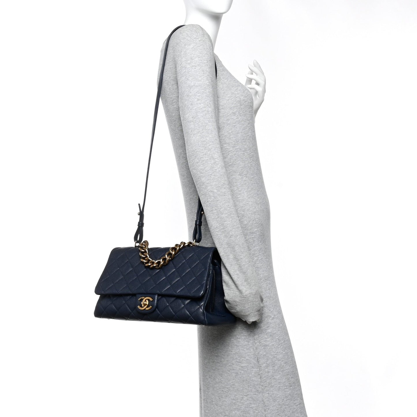 Shiny Sheepskin Quilted Large Trapezio Flap Navy