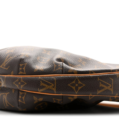 Monogram Croissant MM