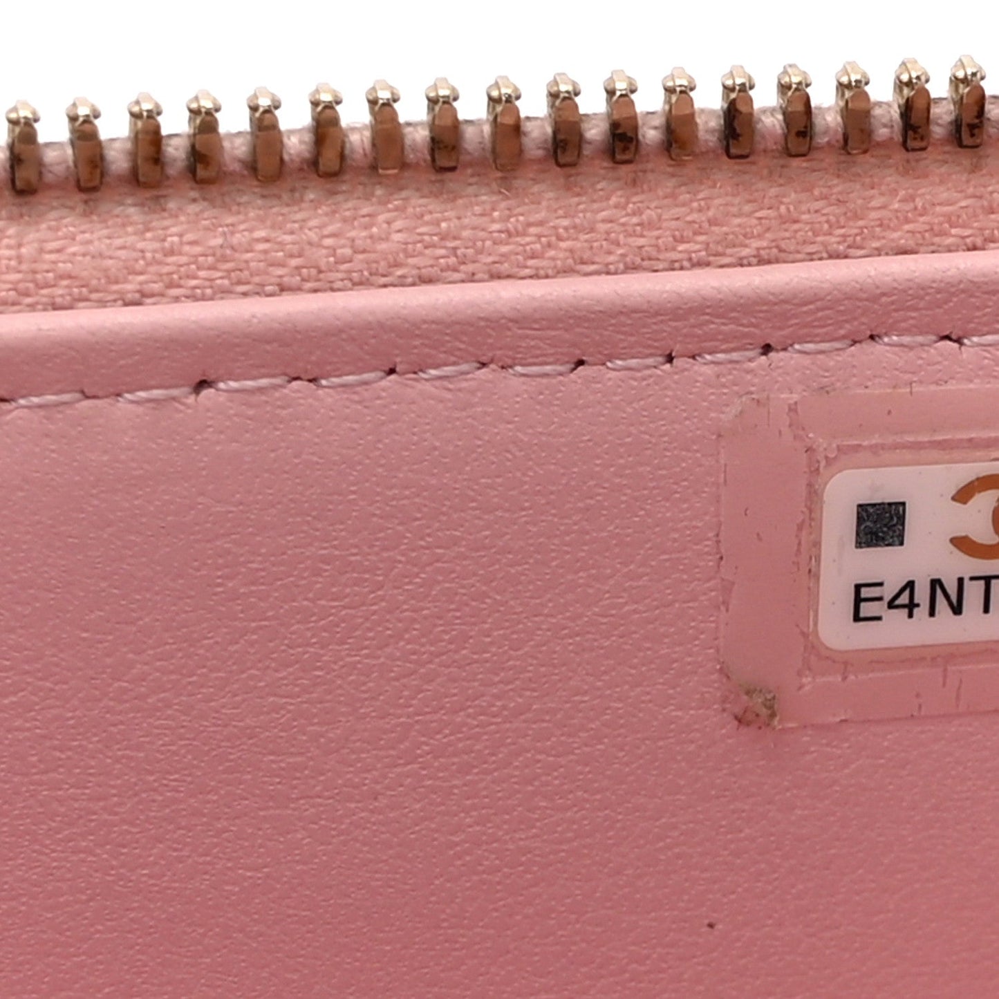 Caviar Quilted Pearl Enamel Small Vanity Case With Chain Light Pink
