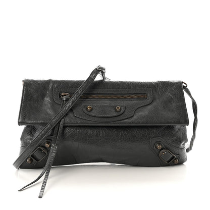 Agneau Classic Hardware Envelope Strap Clutch Gris Fossile