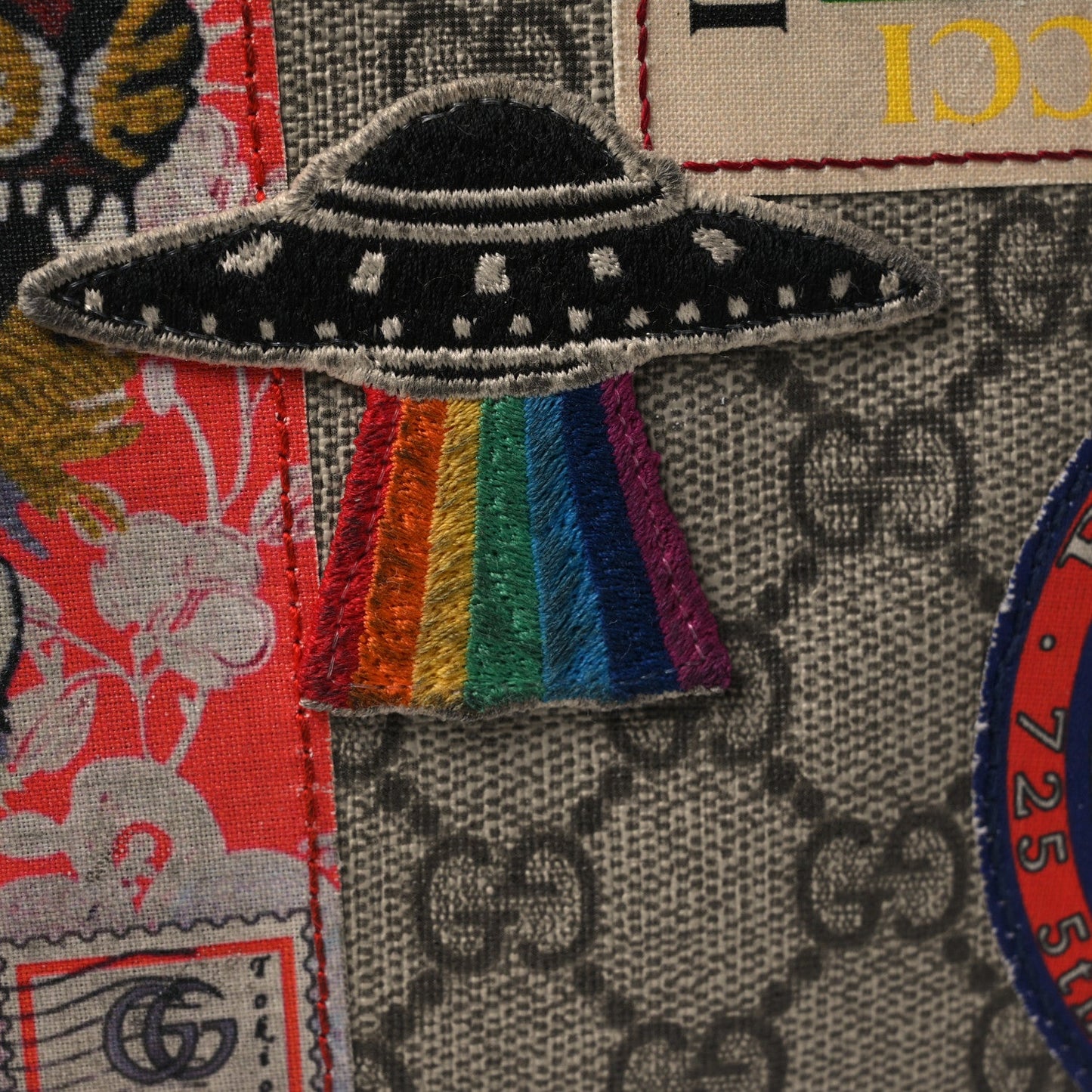 Soft GG Supreme Monogram Courrier Web Medium Flat Messenger Bag Beige New Acero Multicolor