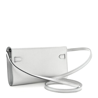 Metallic Chevre Chamkilight Kelly Wallet To Go Argent