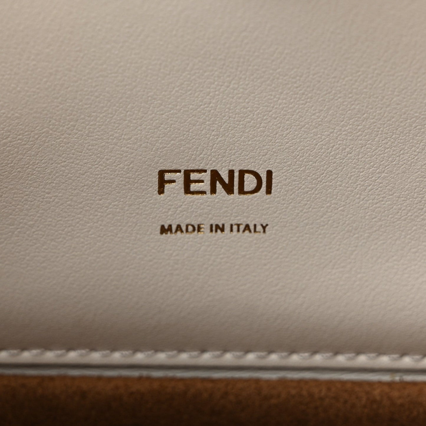 Agnello Old Shine F is Fendi Kan U Shoulder Bag White