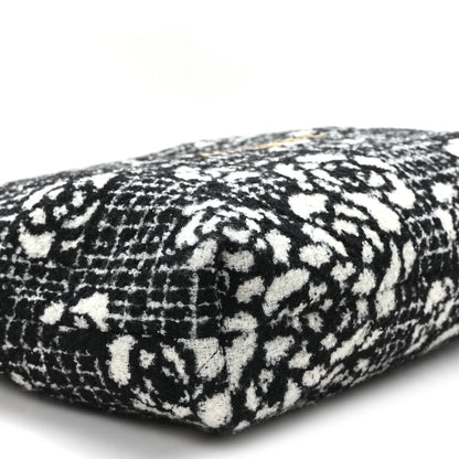 Cashmere Quilted Camellia Chanel 22 Black White