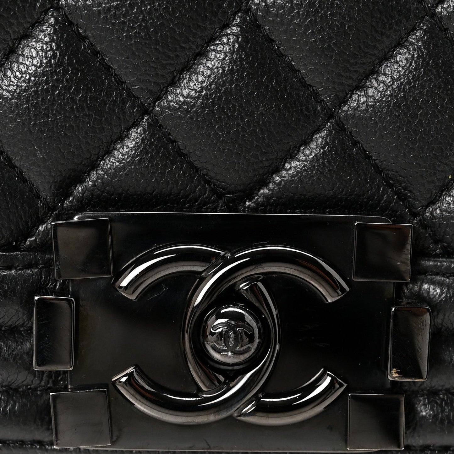 Caviar Quilted Medium Boy Flap So Black