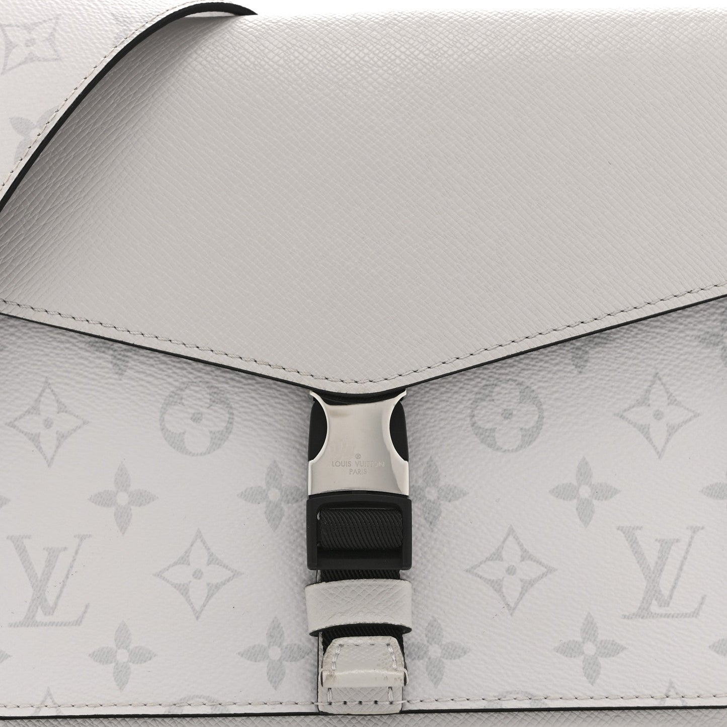 Taigarama Outdoor Flap Messenger White