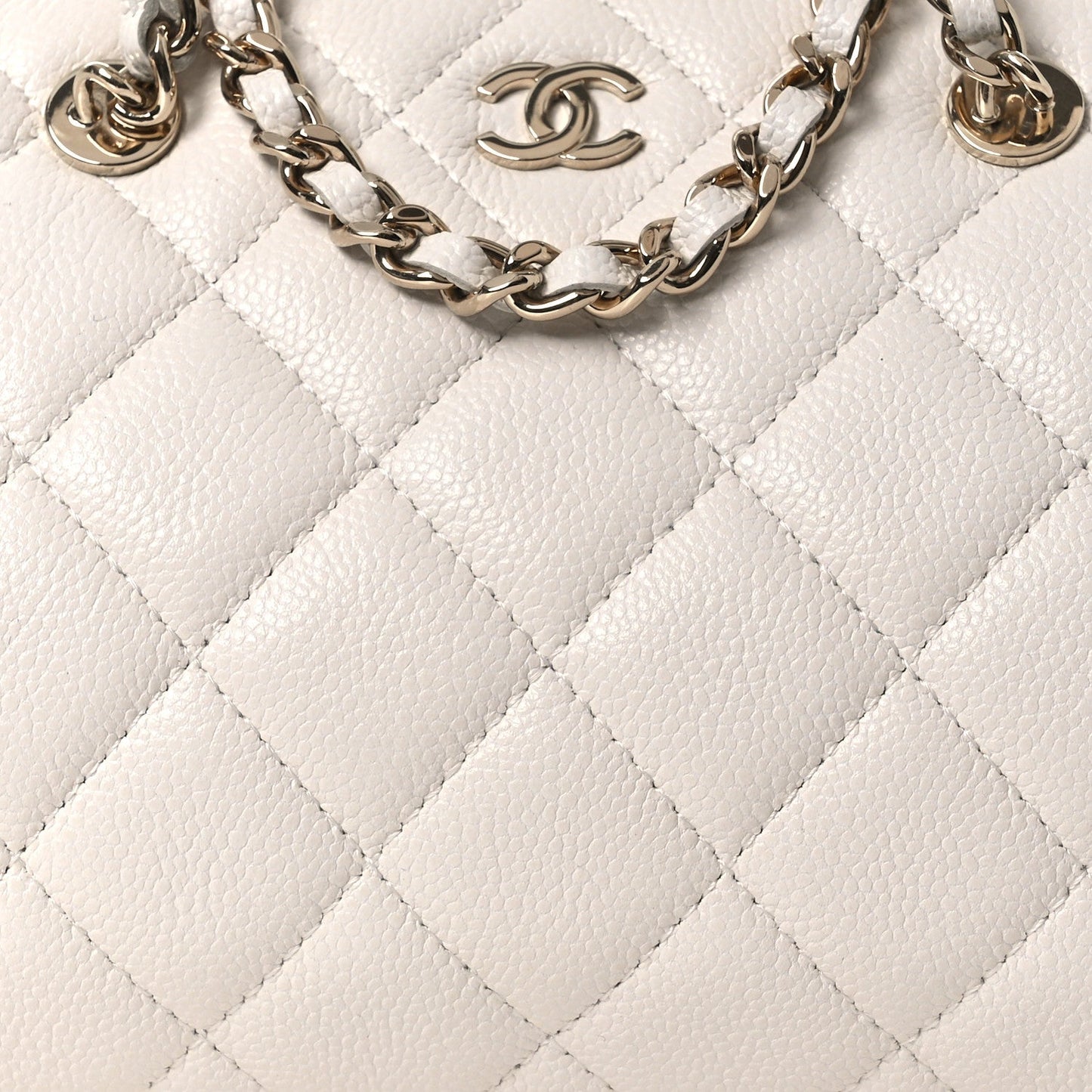 Caviar Quilted Barrel Clutch With Chain White