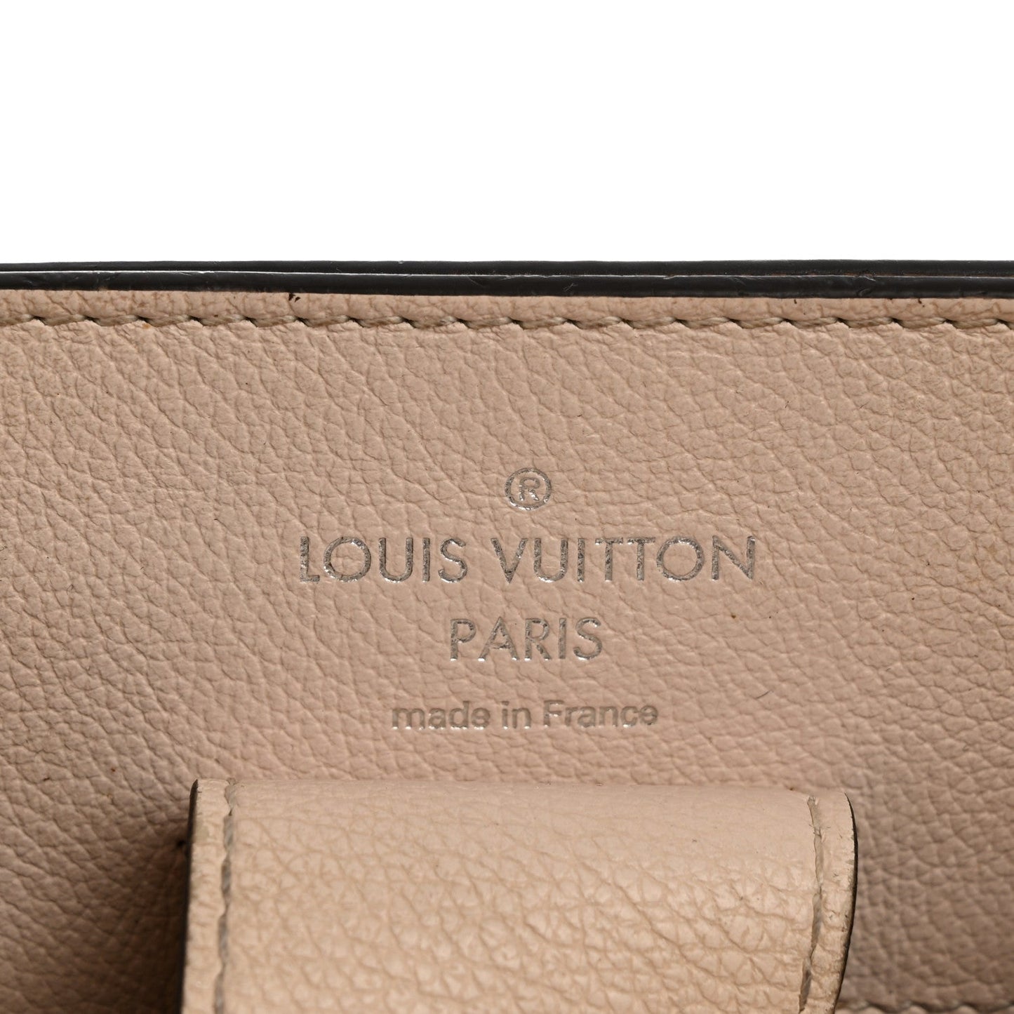 Calfskin Lockme Bucket Soie Quartz Calla