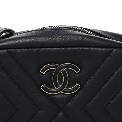 Calfskin Diagonal Chevron Quilted Tassel Camera Case Black