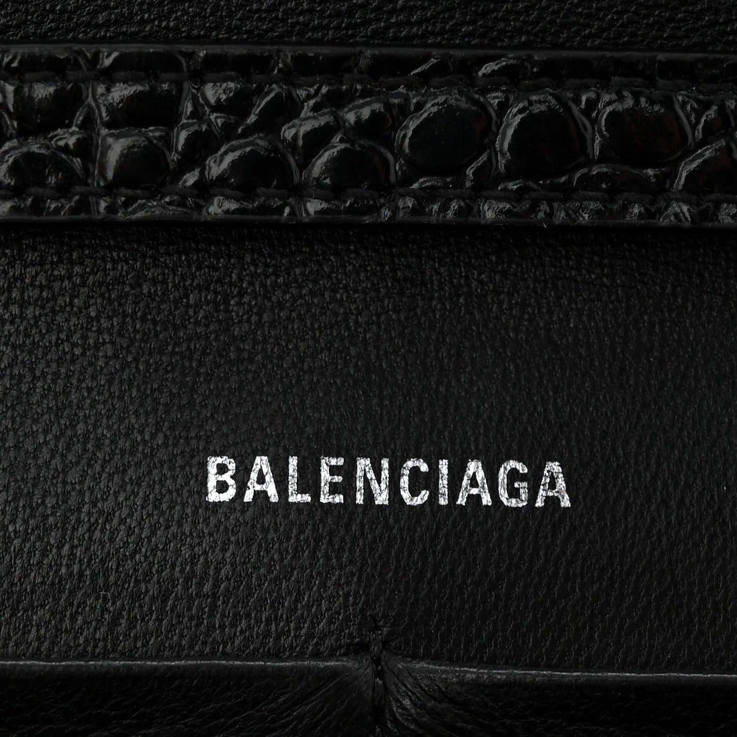Shiny Calfskin Monochrome Crocodile Embossed Hourglass Chain Bag Black