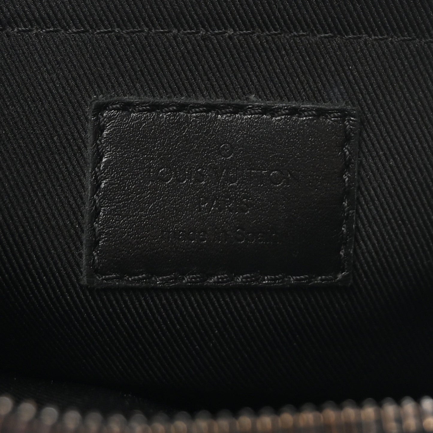 Taurillon Monogram Steamer Messenger Black