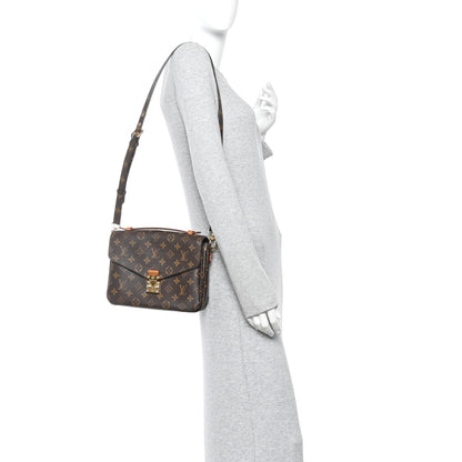 Monogram Pochette Metis