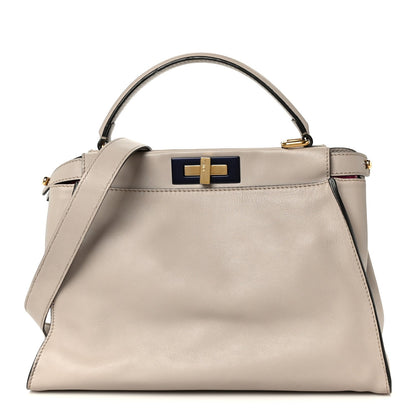 Vitello Seta Shiny Nappa Medium Peekaboo Iconic Satchel Grigio Polvere Magenta
