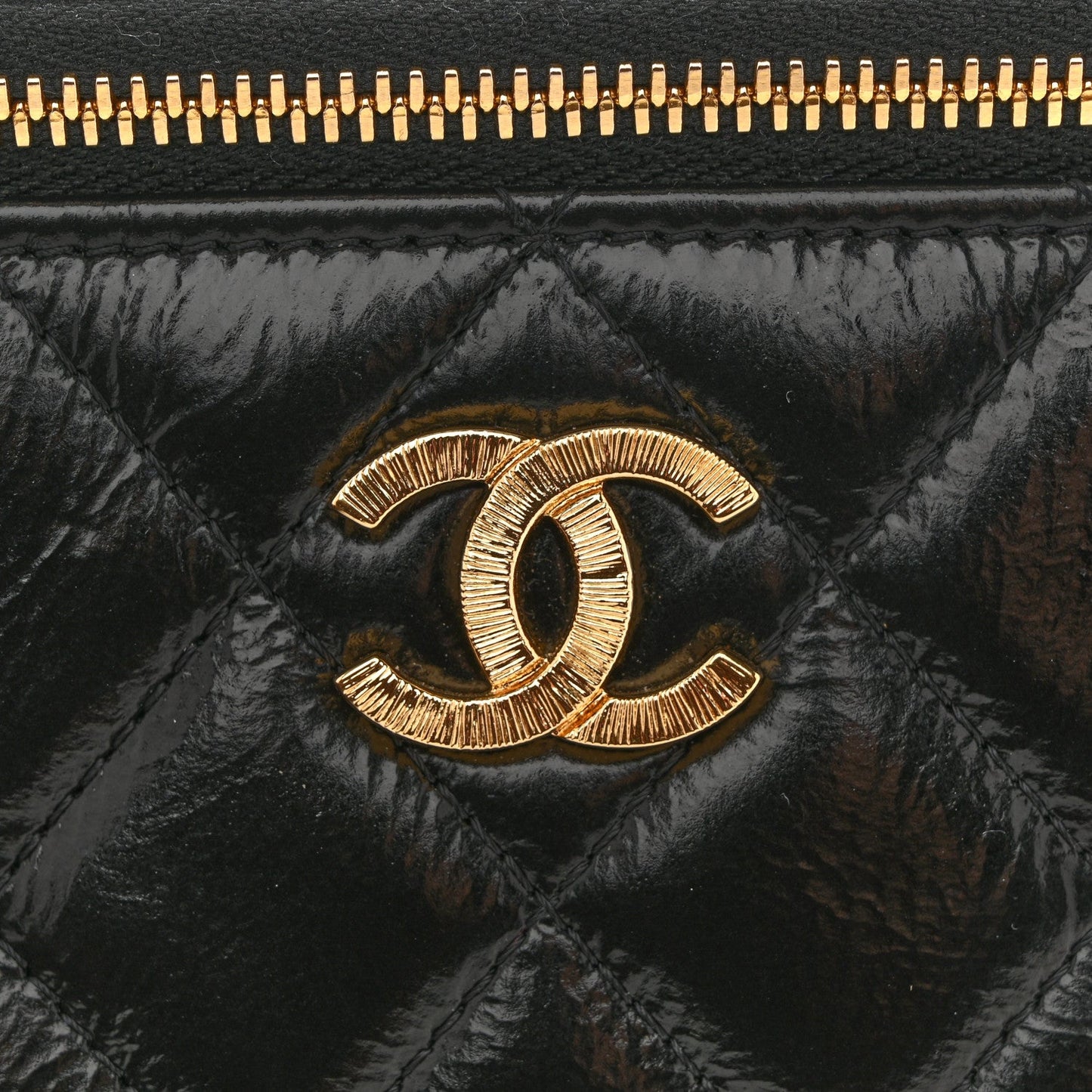 Shiny Lambskin Quilted Small Vanity Case With Chain Black
