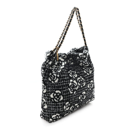 Cashmere Quilted Camellia Chanel 22 Black White