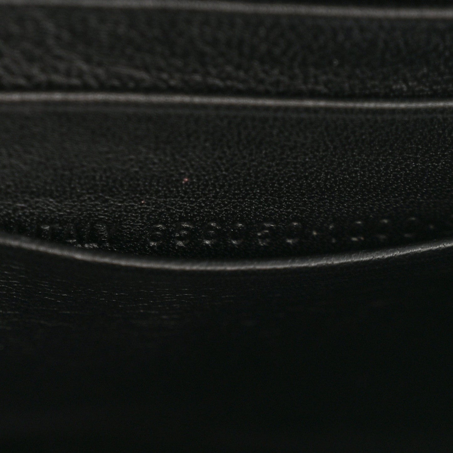Shiny Calfskin Monochrome Crocodile Embossed Hourglass Chain Bag Black
