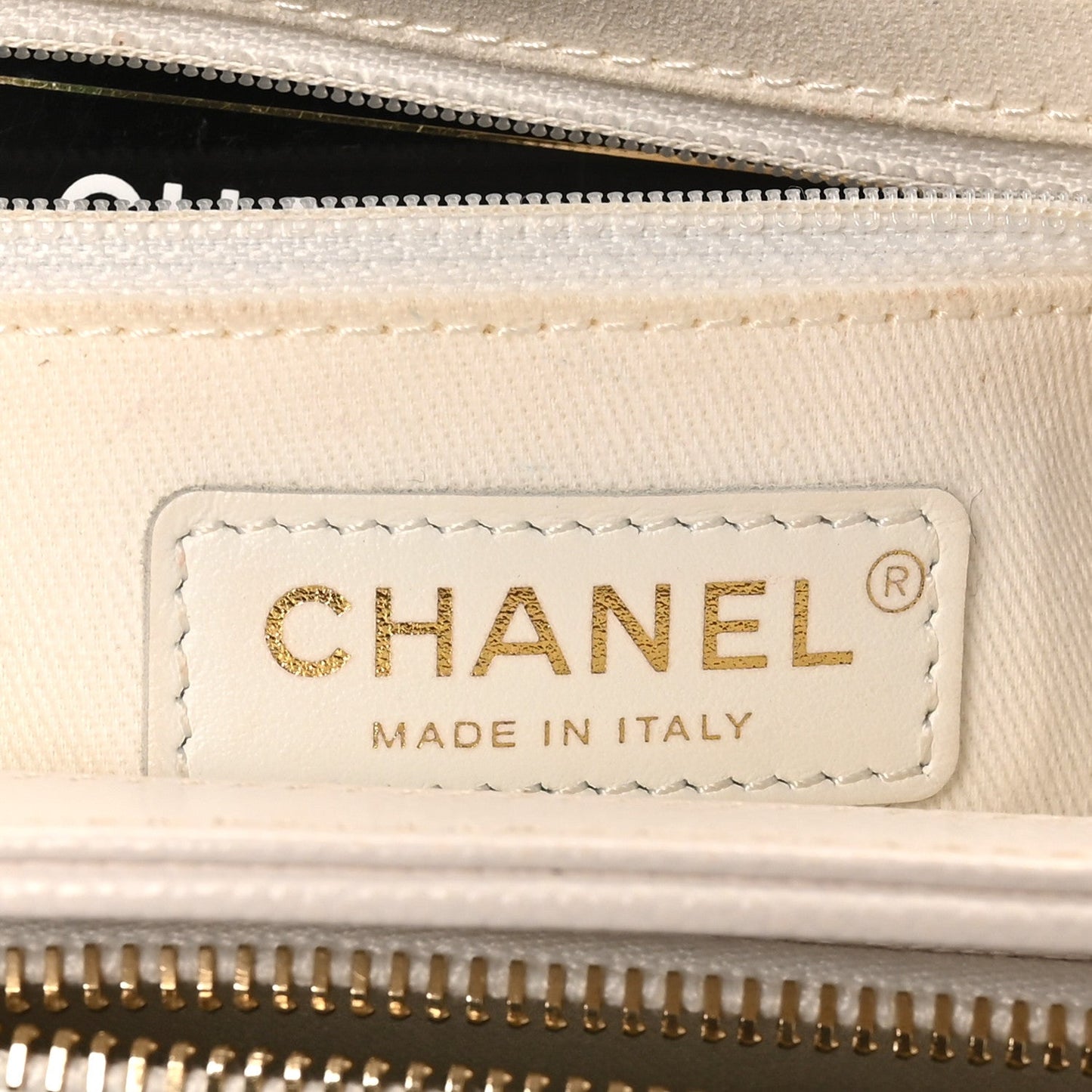 Caviar Quilted Medium Business Affinity Flap White