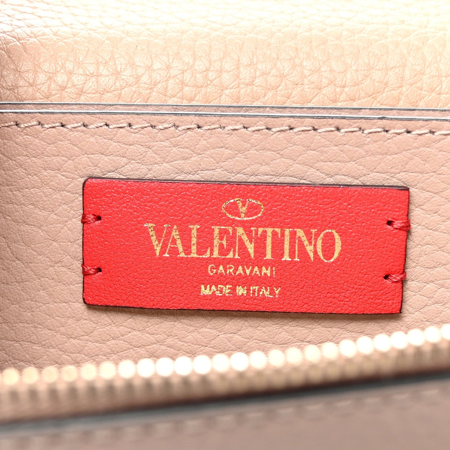 Pebbled Calfskin Rockstud Flap Wallet On Chain Poudre