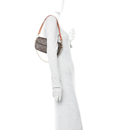 Monogram Ivy Wallet On Chain