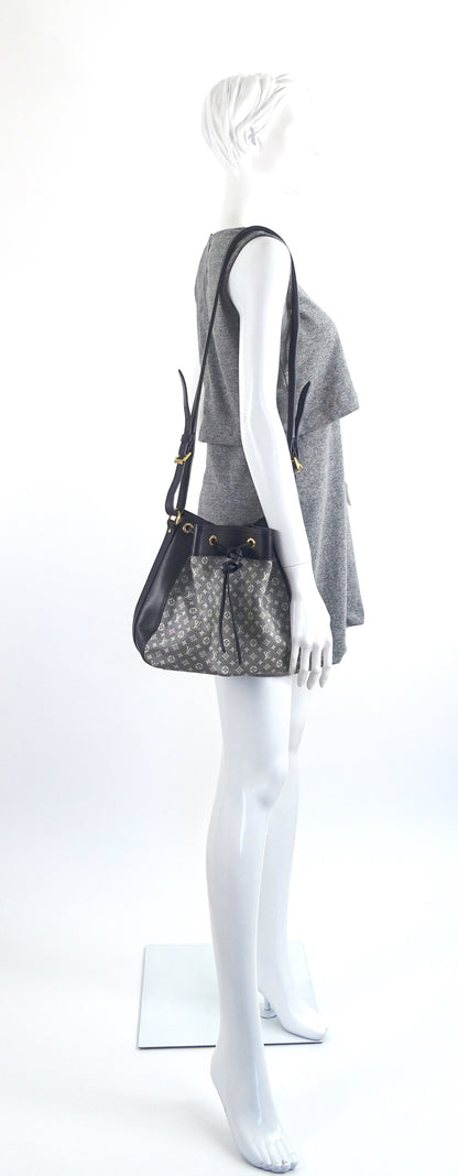 Louis Vuitto Noe PM Shoulder Bag - 2012 Idylle Collection