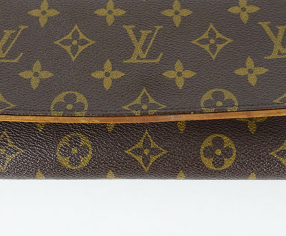 Louis Vuitto Pochette Twin GM Monogram Canvas Shoulder Bag