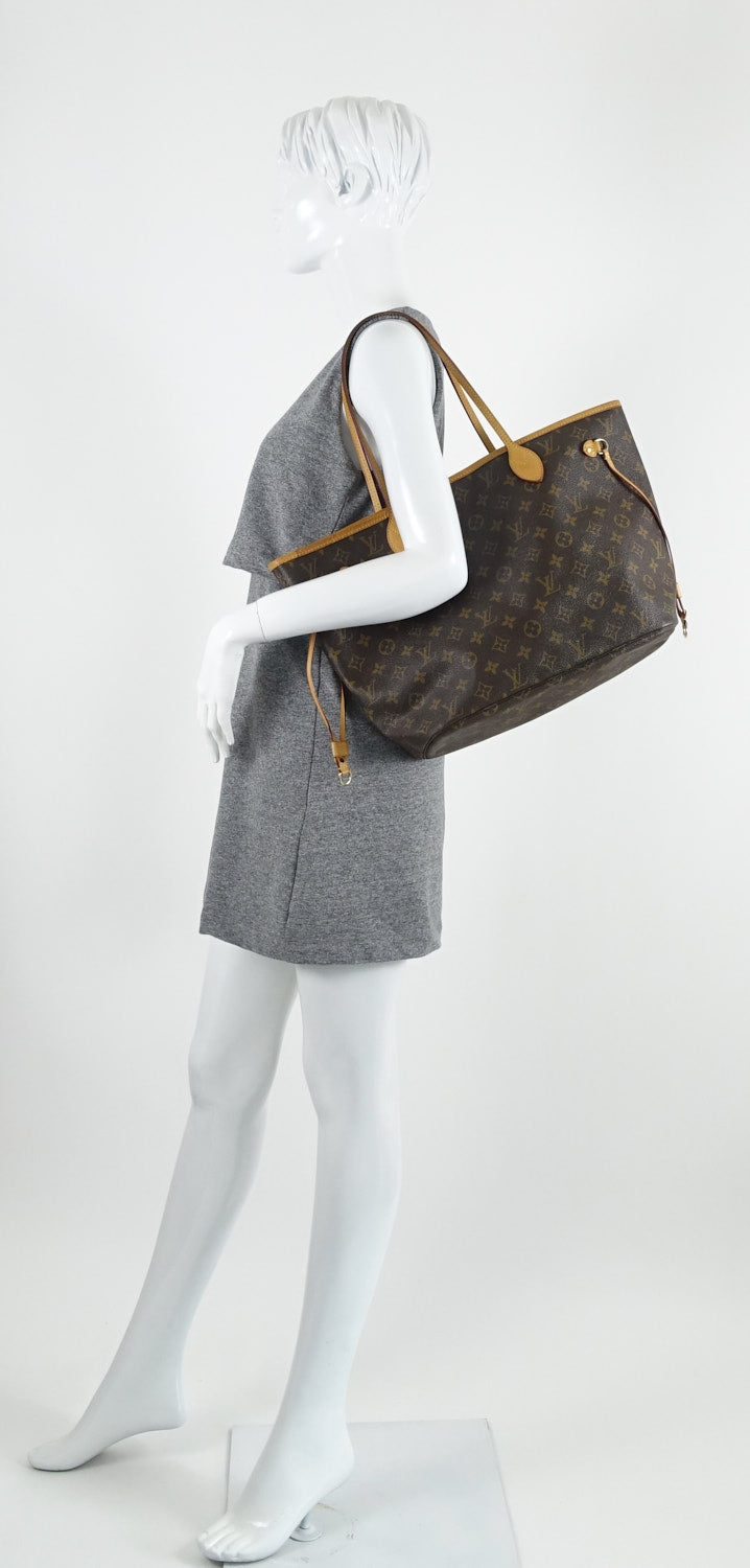 Louis Vuitto Neverfull MM Monogram Canvas Shoulder Bag