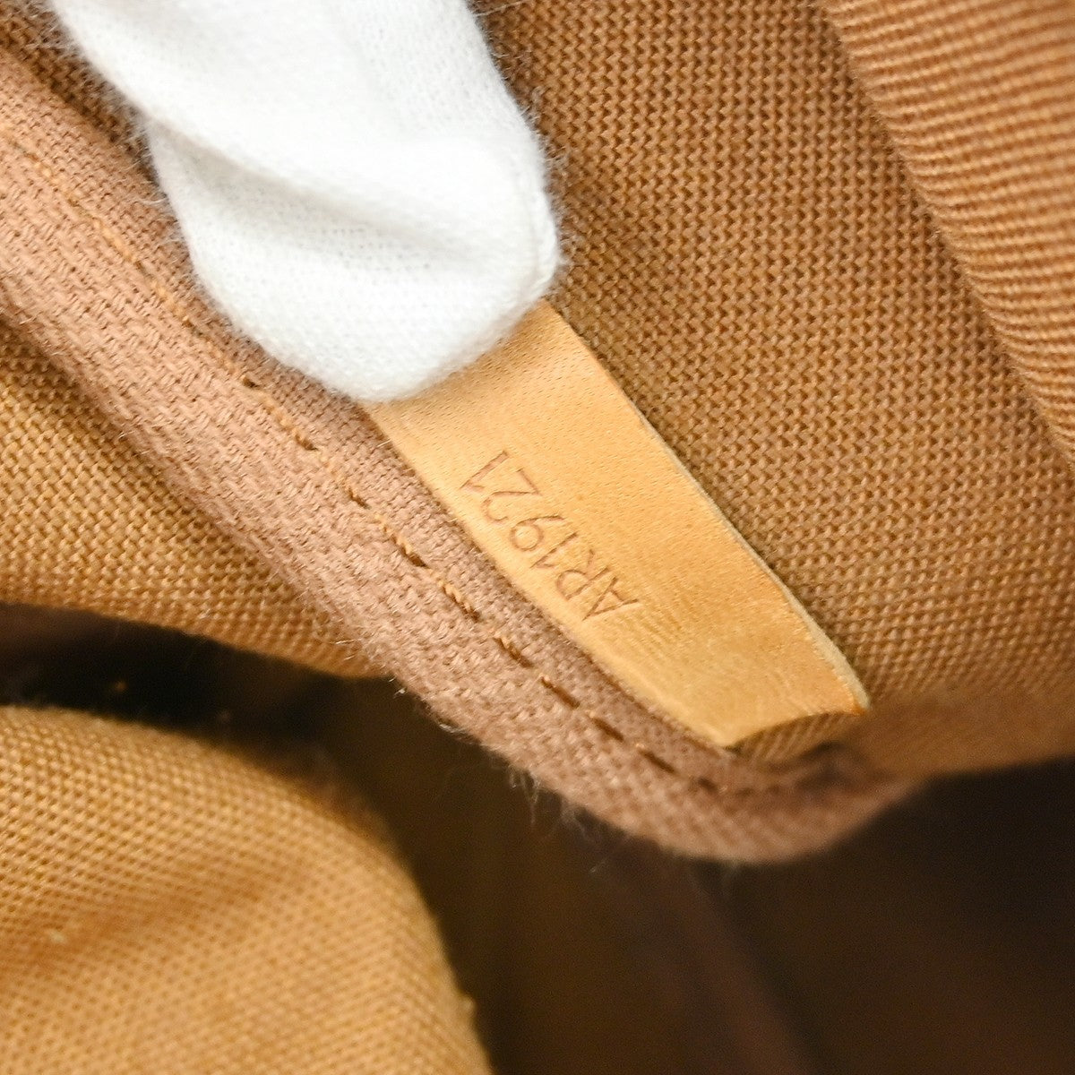 Louis Vuitton Saumur Handbag Monogram Canvas Brown Canvas Shoulder Bag Bag (   )
